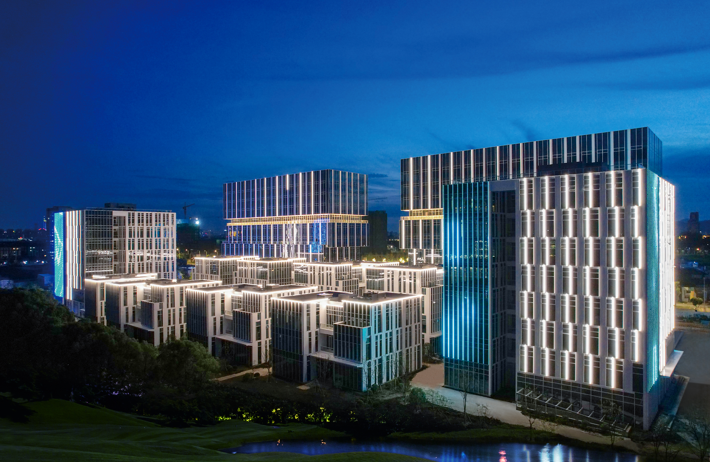 南太湖新區再添彩，天能太湖科技城夜景璀璨