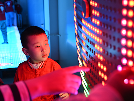 探索光電奧秘，勇電科技之光照進小朋友們的課堂